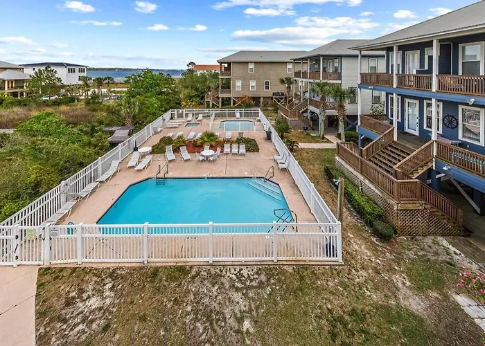 Holiday home 4br Waterfront Dock + Pool Hot Tub | Walk To *