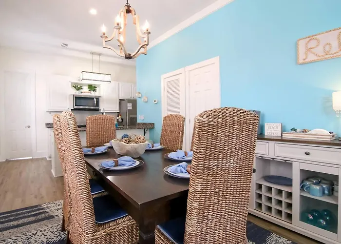 4br Waterfront Dock + Pool Hot Tub | Walk To Holiday home
