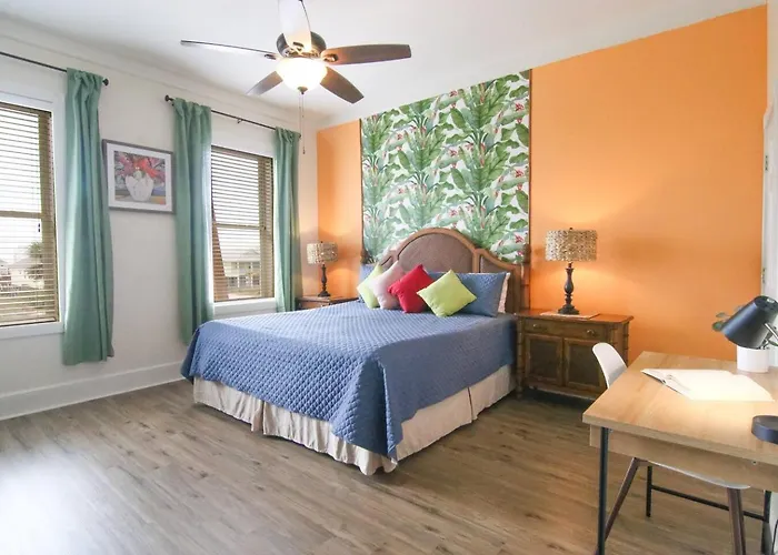 4br Waterfront Dock + Pool Hot Tub | Walk To * Gulf Shores