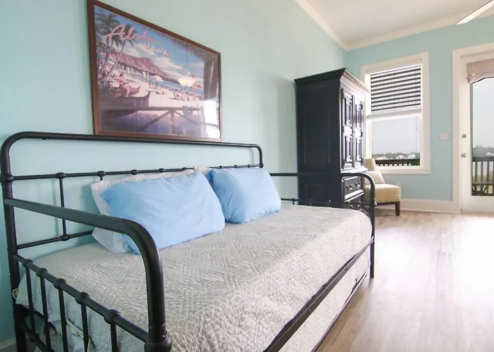 4br Waterfront Dock + Pool Hot Tub | Walk To Gulf Shores