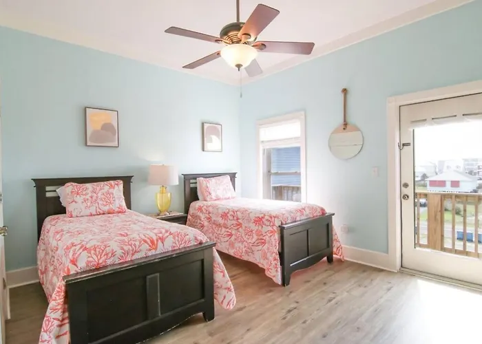 4br Waterfront Dock + Pool Hot Tub | Walk To Holiday home Gulf Shores