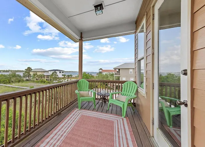 Holiday home 4br Waterfront Dock + Pool Hot Tub | Walk To
