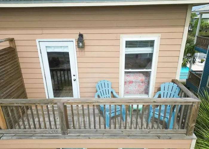 Holiday home 4br Waterfront Dock + Pool Hot Tub | Walk To *
