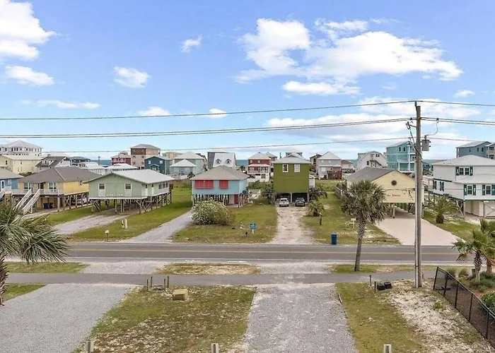 4br Waterfront Dock + Pool Hot Tub | Walk To Holiday home