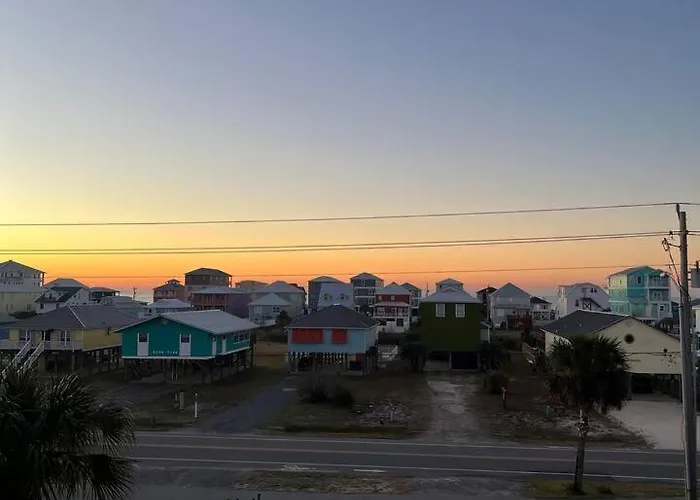Holiday home 4br Waterfront Dock + Pool Hot Tub | Walk To