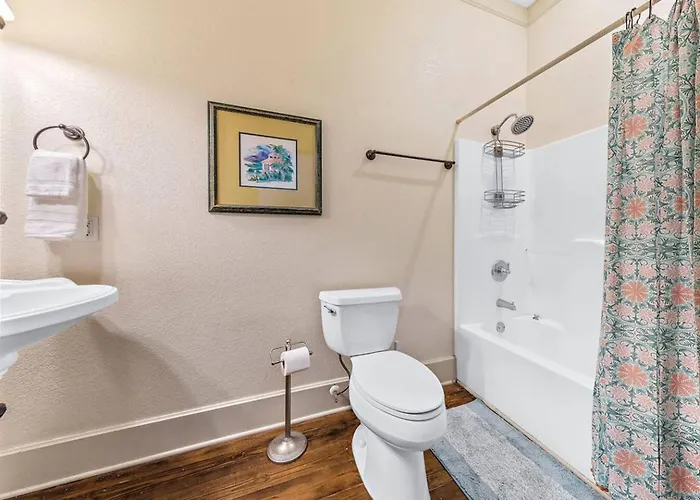 4br Waterfront Dock + Pool Hot Tub | Walk To Holiday home Gulf Shores