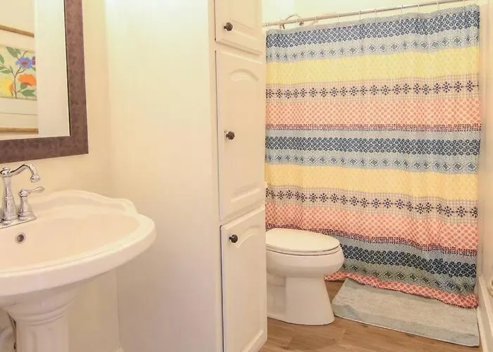 Holiday home 4br Waterfront Dock + Pool Hot Tub | Walk To