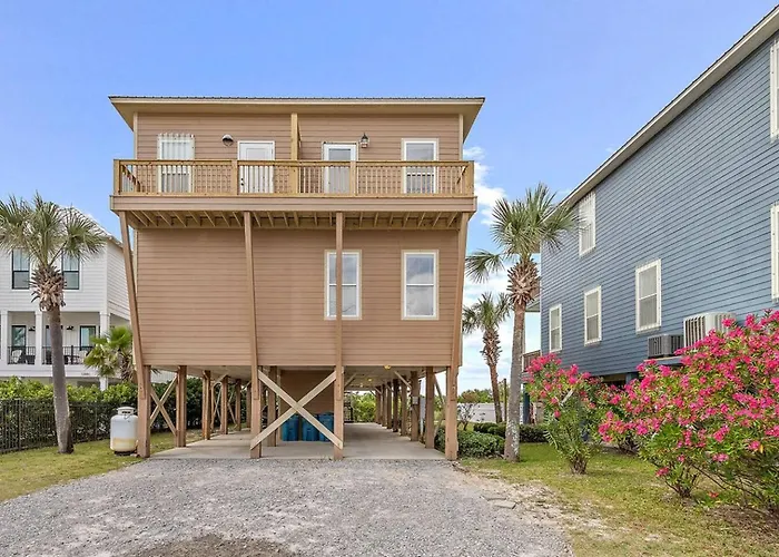 4br Waterfront Dock + Pool Hot Tub | Walk To